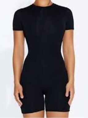 naked wardrobe Black Short-Sleeve Fitted Romper Jumpsuit